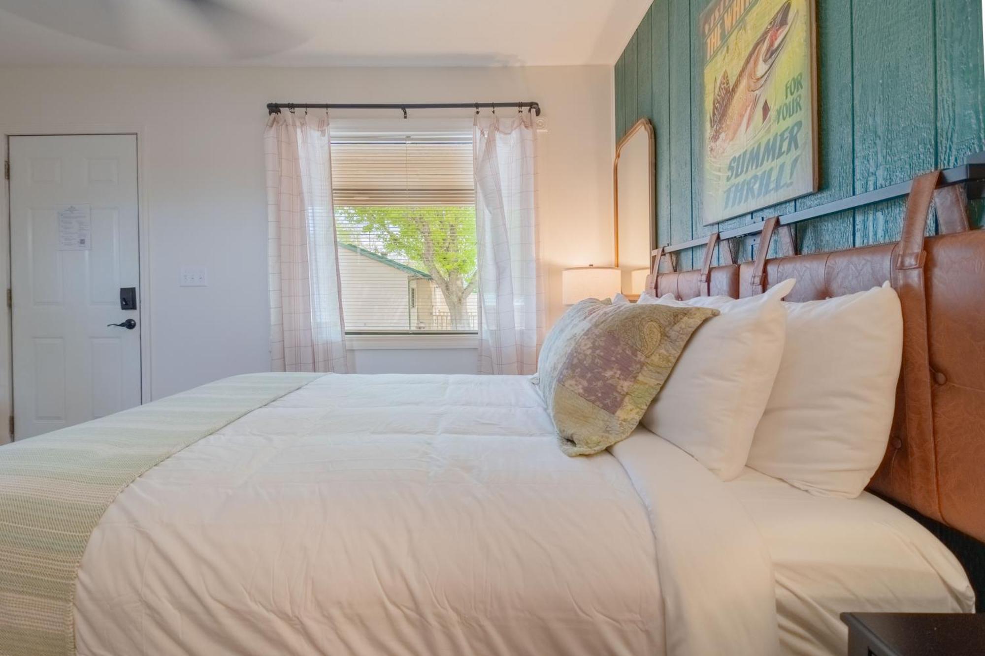 Carlton Marion Inn Yellville Room photo