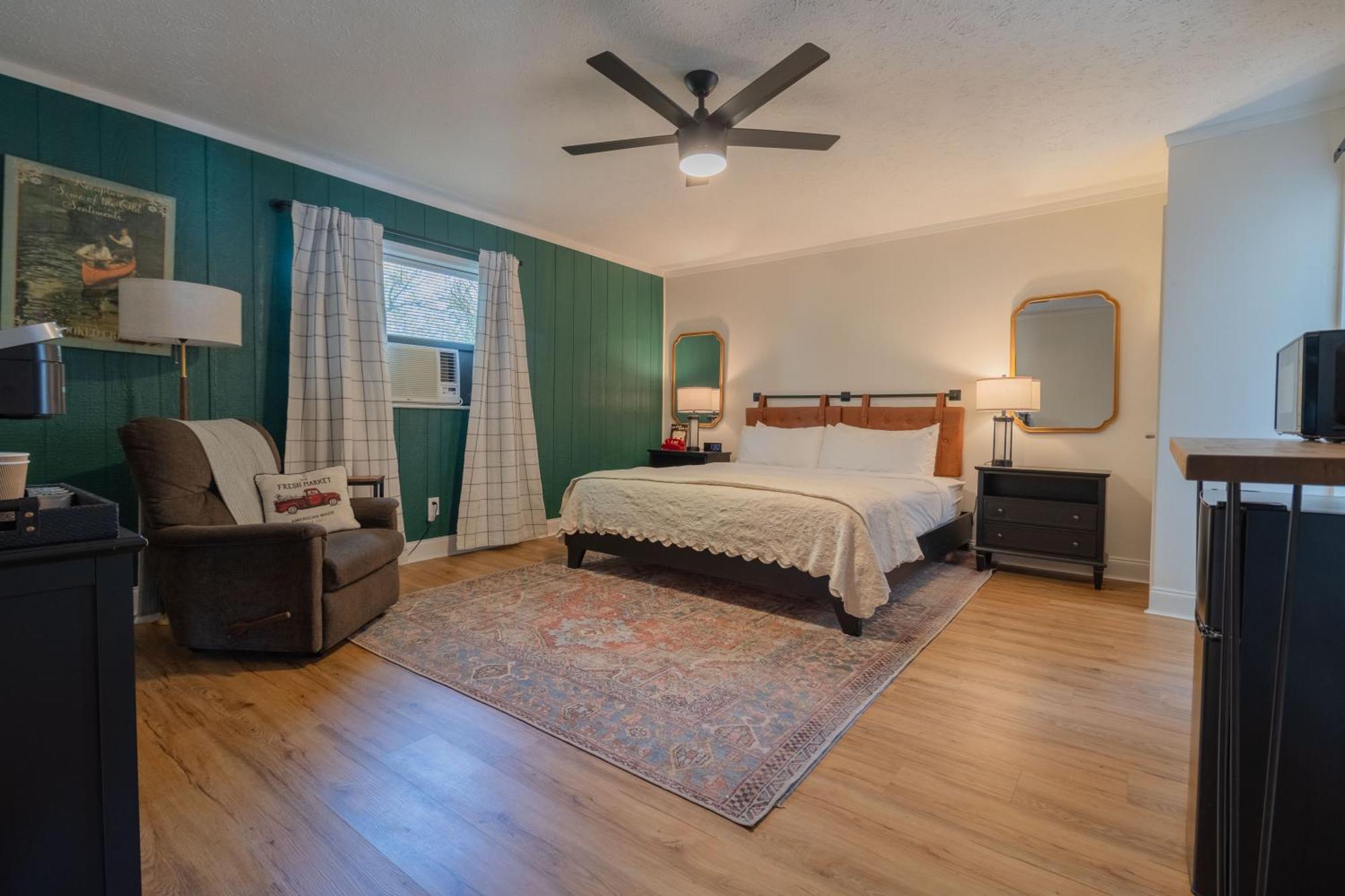 Carlton Marion Inn Yellville Room photo
