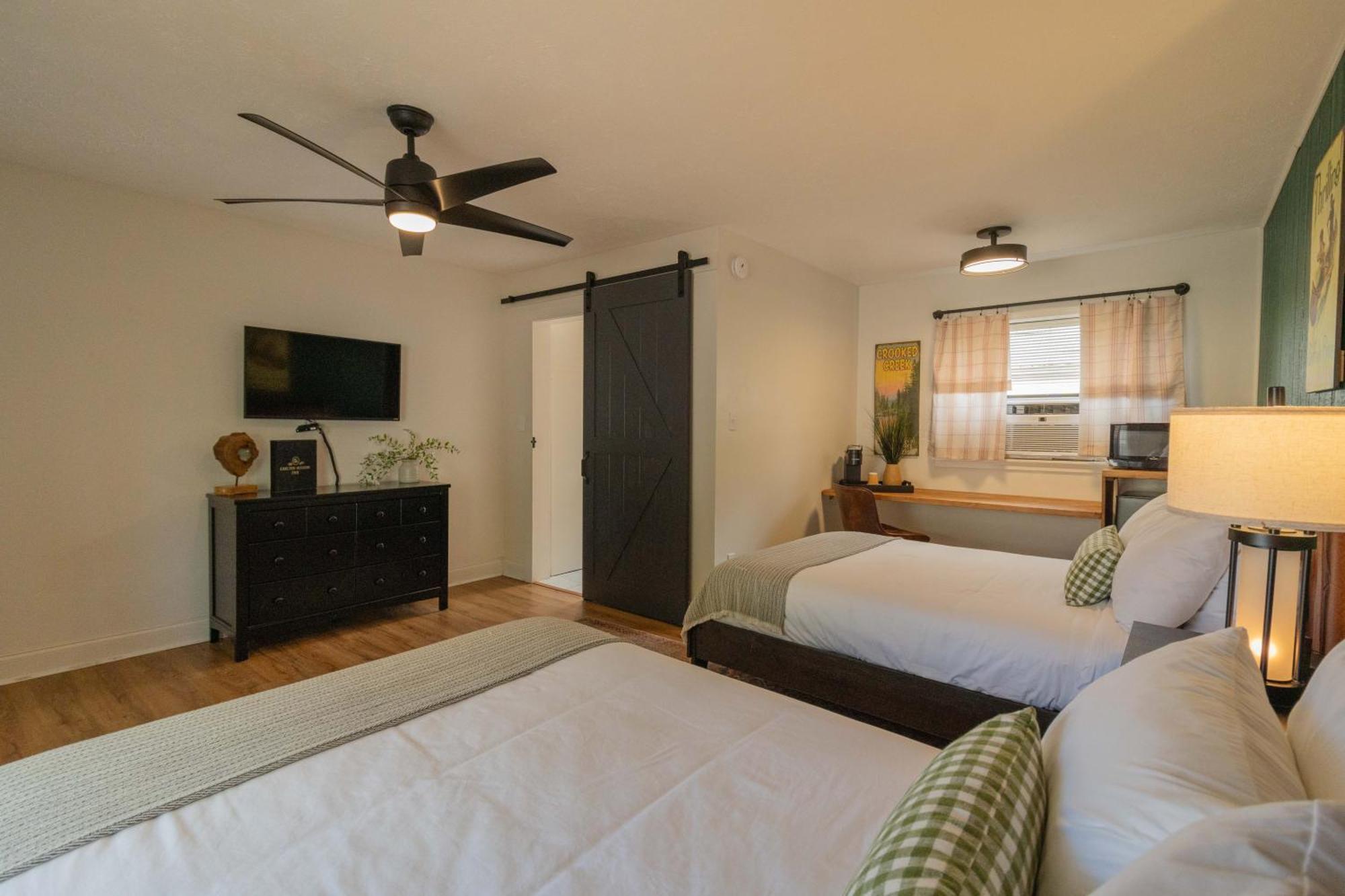 Carlton Marion Inn Yellville Room photo