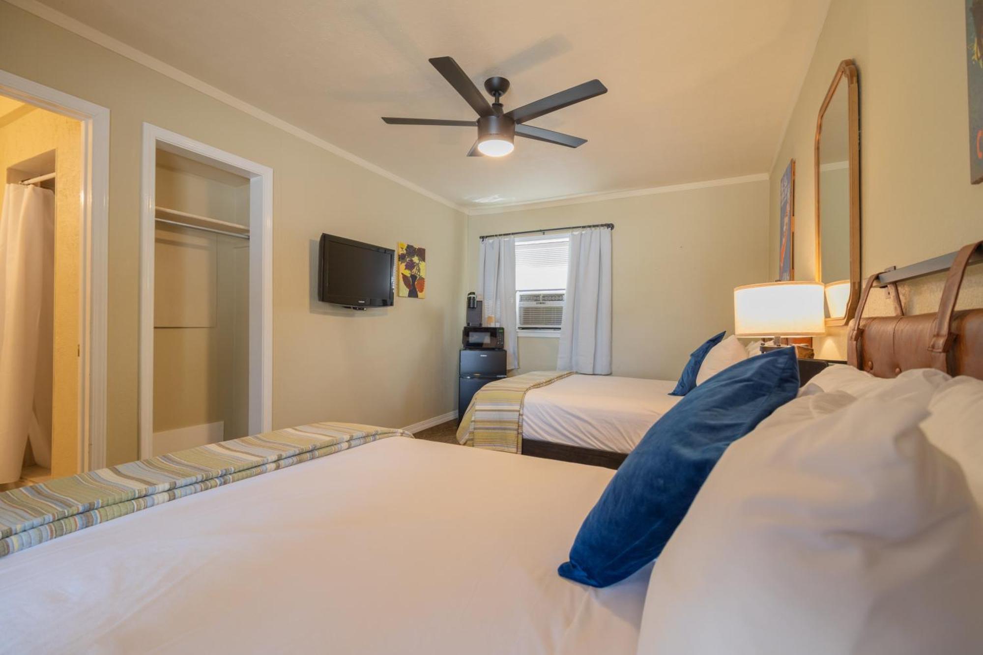 Carlton Marion Inn Yellville Room photo