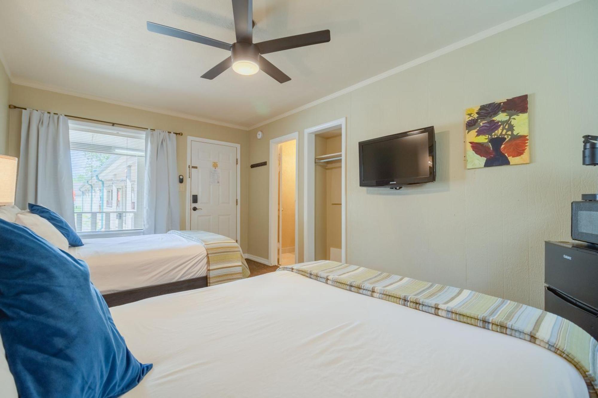Carlton Marion Inn Yellville Room photo