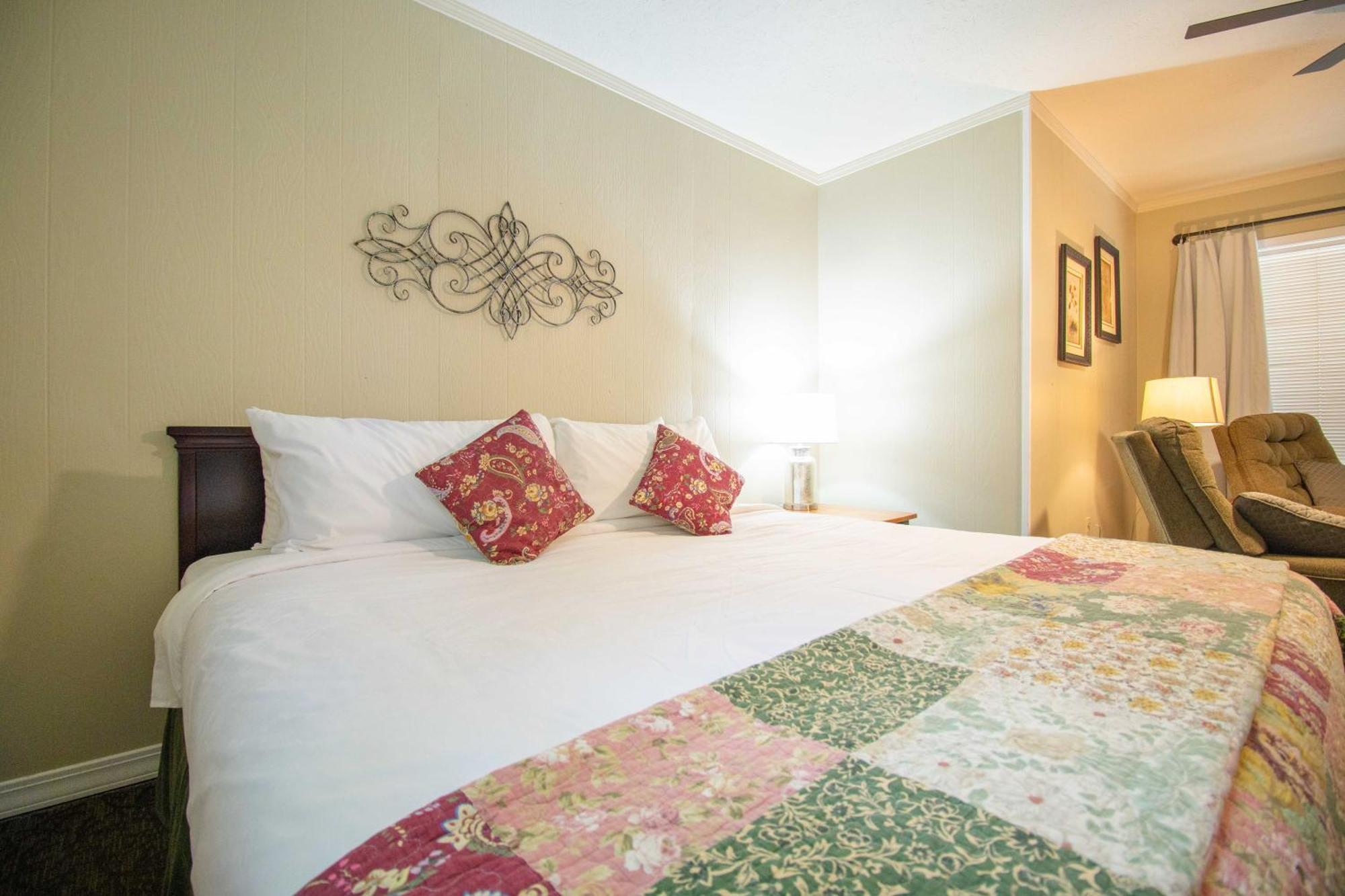 Carlton Marion Inn Yellville Room photo